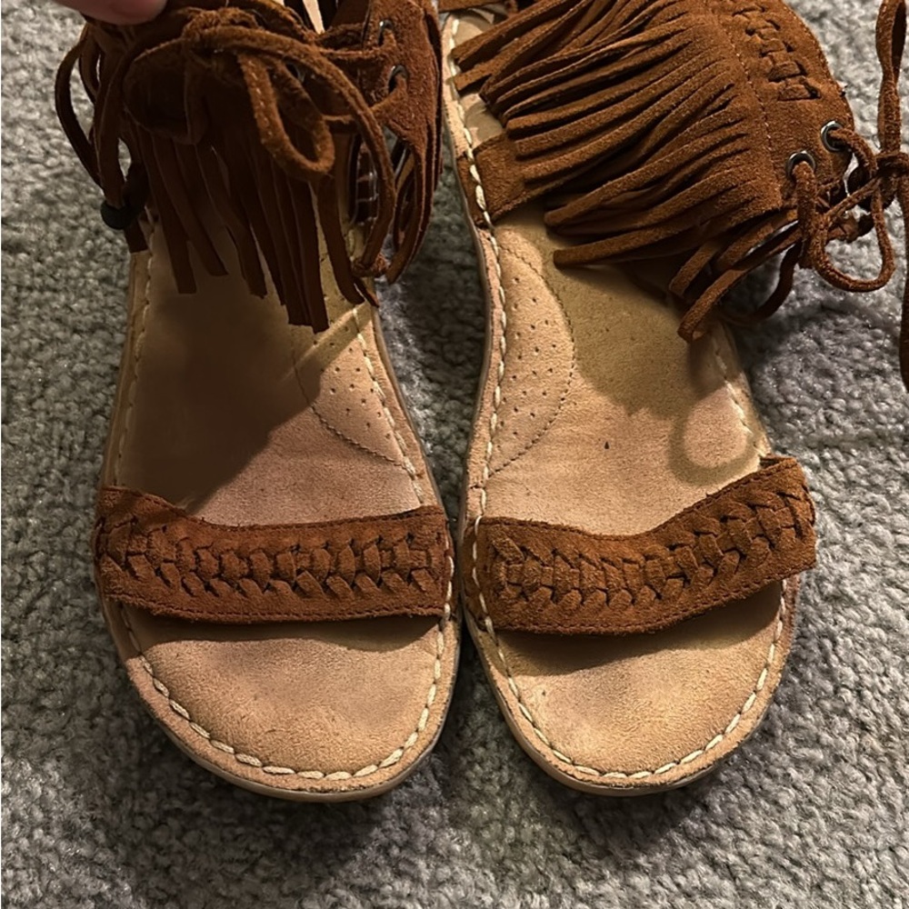 Minnetonka Tan Fringed Sandals.